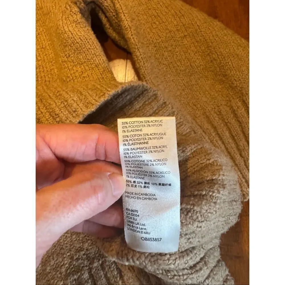 Woman’s free people sweater size small